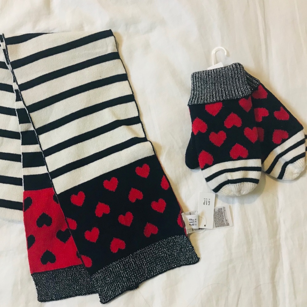 NWT Baby Gap scarf & mittens set (S)